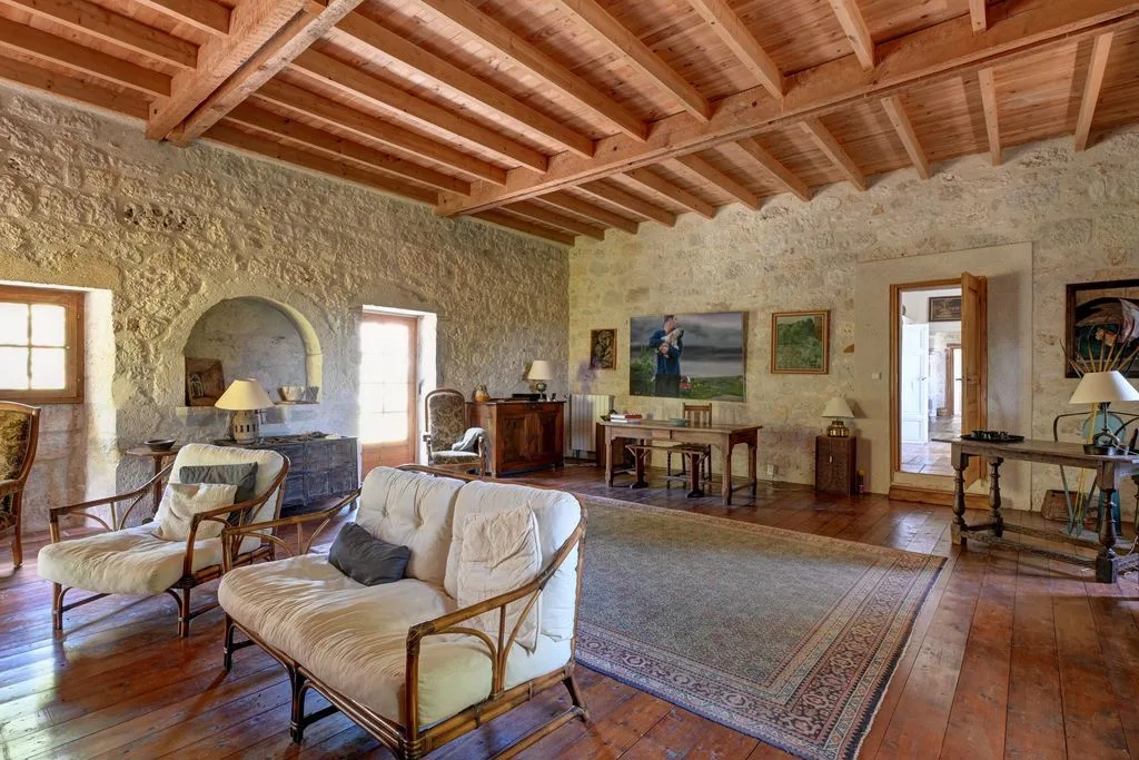 Deep chairs and original parquet