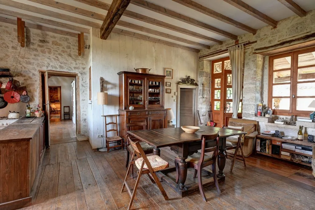 Kitchen and dining, everything in one room