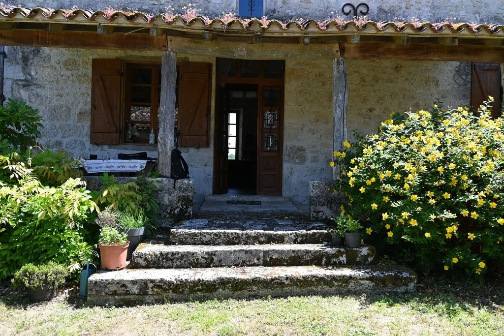 Front steps, shutters, roses